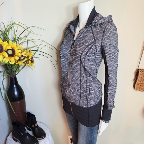 Lululemon Charcoal and Black Daily Practice Jacket - Picture 7 of 8